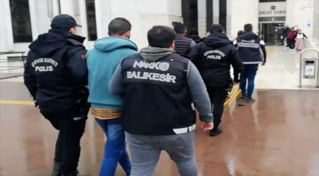 Balıkesir'de uyuşturucu operasyonunda yakalanan 5 şüpheli tutuklandı
