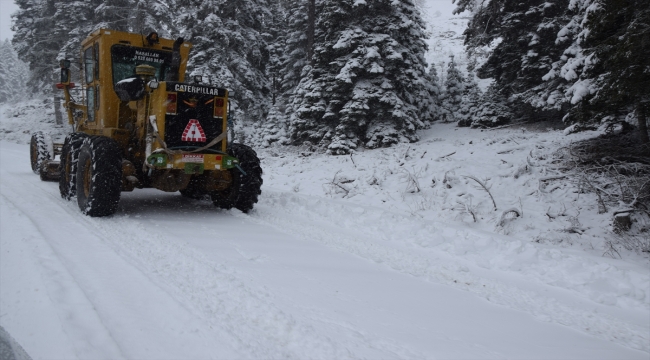 Bilecik'te vatandaşlar kar yağışı sonrası araçlarıyla yaylalara çıktı 