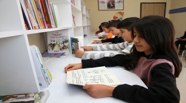 Bitlis'te meslek liselerinin katkısıyla 374 okul kütüphaneye kavuşturuldu