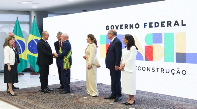 Brezilya'nın yeni Devlet Başkanı Silva'ya başkanlık kuşağı takdim edildi