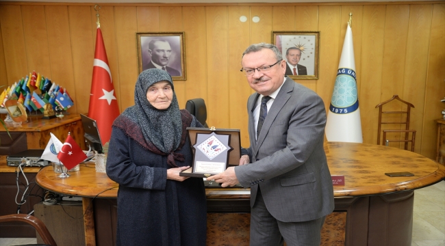 Bursa'da 90 yaşındaki hayırsever kadın Uludağ Üniversitesine evini bağışladı