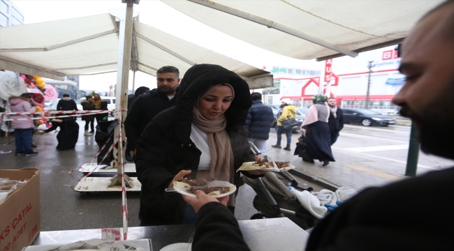 Bursa'daki restoran kuruluş yıl dönümünde 1 ton çağ kebabı pişirdi