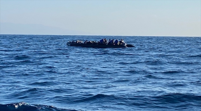 Çanakkale açıklarında 35 düzensiz göçmen kurtarıldı