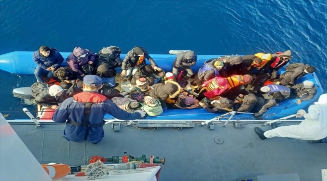 Çanakkale açıklarındaki operasyonlarda 71 düzensiz göçmen yakalandı