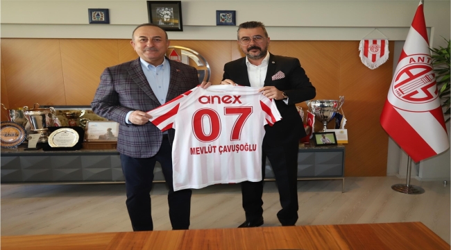 Dışişleri Bakanı Çavuşoğlu, Antalyaspor Kulübünü ziyaret etti