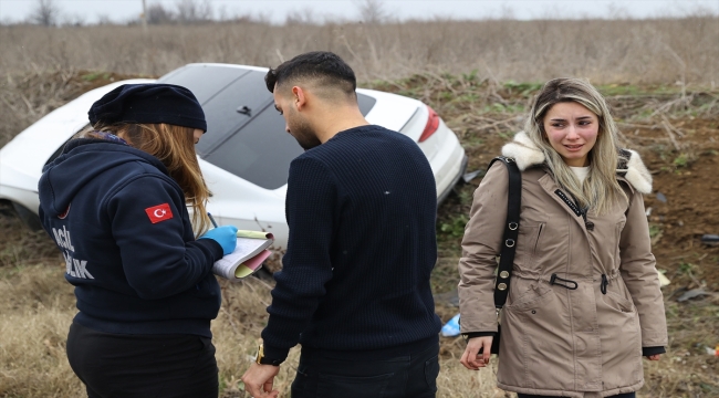 Edirne'de tıra çarpmamak için yoldan çıkan otomobildeki 2 kişi yaralandı