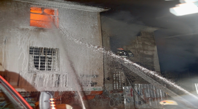 Karaköy'deki Ermeni kilisesinde çıkan yangın kontrol altına alındı