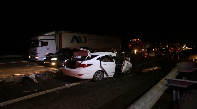 TAG Otoyolu'nda çekiciyle çarpışan otomobildeki 4 kişi öldü