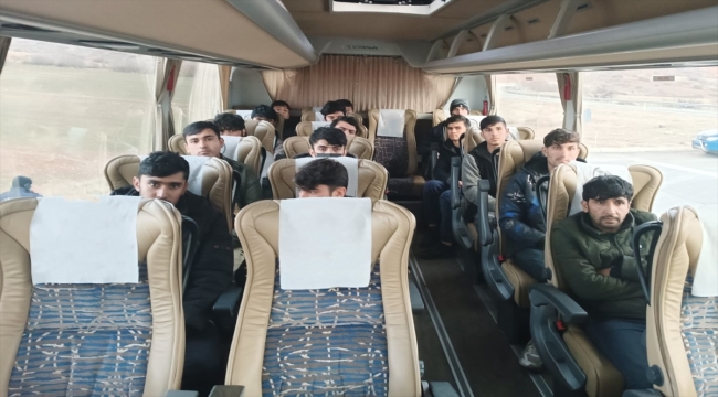 Malatya'da 15 düzensiz göçmen yakalandı