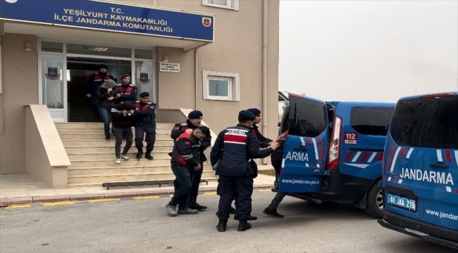 Malatya'da yediemin otoparklarından araç parçası çalan 4 şüpheli tutuklandı