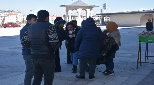 Manisa'da birlikte yaşadığı kişi tarafından öldürülen kadının cenazesi, Afyonkarahisar'da defnedildi