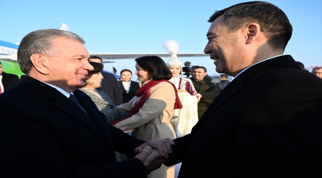 Özbekistan Cumhurbaşkanı Mirziyoyev, Kırgızistan'da Ata-Beyit Kompleksi'ni ziyaret etti