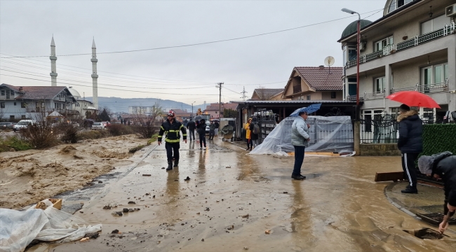 Sırbistan'da sağanak nedeniyle yolun çökmesi sonucu 2 kişi hayatını kaybetti