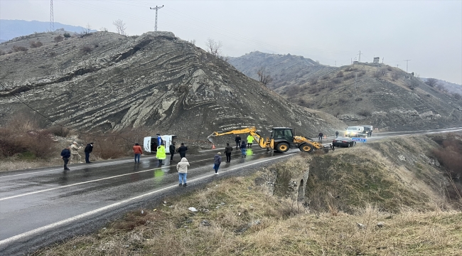 Şırnak'ta minibüsün şarampole devrilmesi sonucu 8 kişi yaralandı