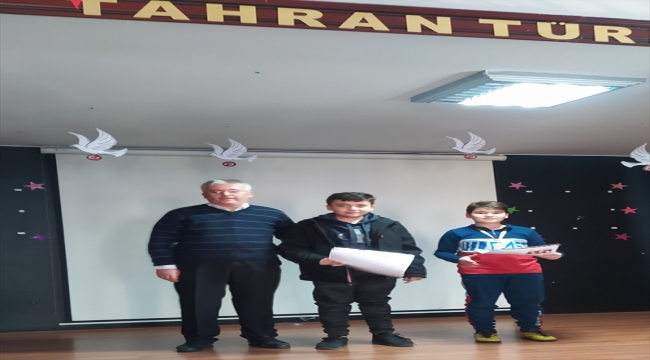 Tahran Türk İlköğretim Okulu'nda karne sevinci