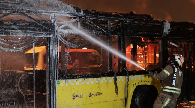 TEM Otoyolu'nda seyir halindeki İETT otobüsü yandı