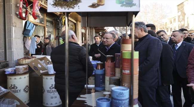 Adalet Bakanı Bekir Bozdağ, Diyarbakır'da esnaf ziyareti gerçekleştirdi