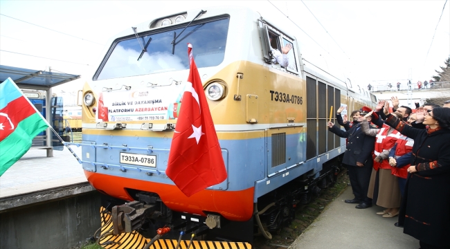 Azerbaycan'dan insani yardım malzemeleri taşıyan tren Türkiye'ye yola çıktı 