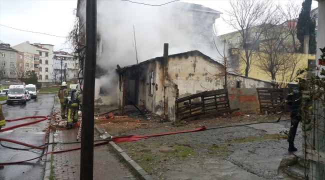 Bağcılar'da gecekonduda çıkan yangın söndürüldü