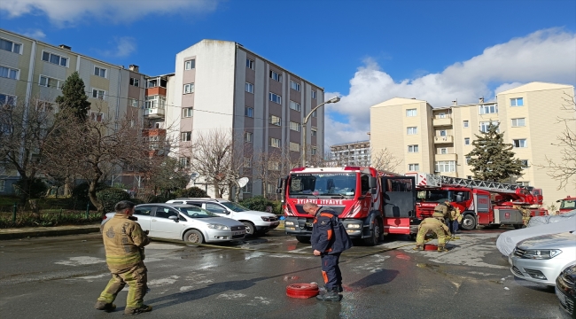 Başakşehir'de sitede bir saat içinde iki dairede yangın çıktı