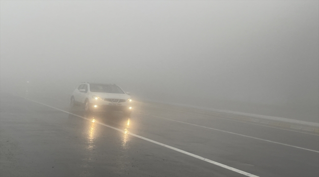 Bolu Dağı'nda sis ve sağanak ulaşımı etkiliyor