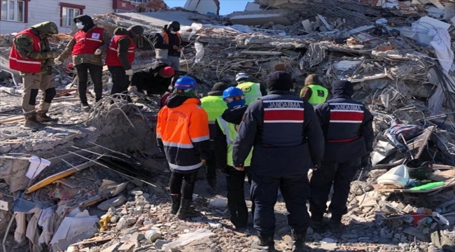 Bolu ve Karabük'te komandolardan depremzedelere destek