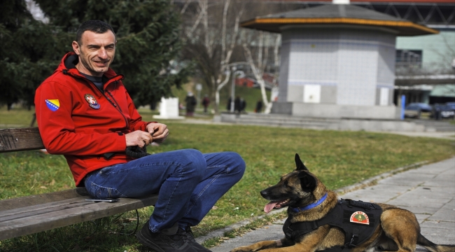 Bosna Hersek'ten gelen arama kurtarma köpeği Atos, enkaz altındaki birçok kişinin yerini tespit etti