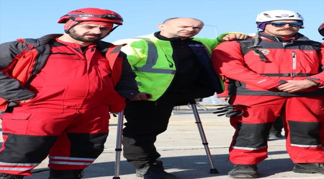 Bosna Savaşı'nda tek bacağını kaybeden Kovacevic, depremzedelere yardım için Türkiye'ye geldi