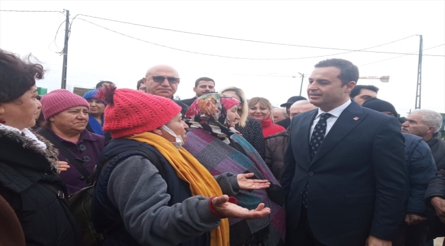 CHP Genel Başkan Yardımcısı Akın'dan TOKİ'nin Tuzla'daki projesi önünde açıklama