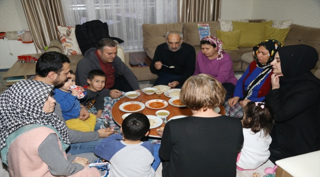 Çubuk'ta aileler depremzedelere evlerini açtı