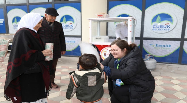 Çubuk'ta depremzede çocuklara patlamış mısır ve pamuk şekeri dağıtıldı