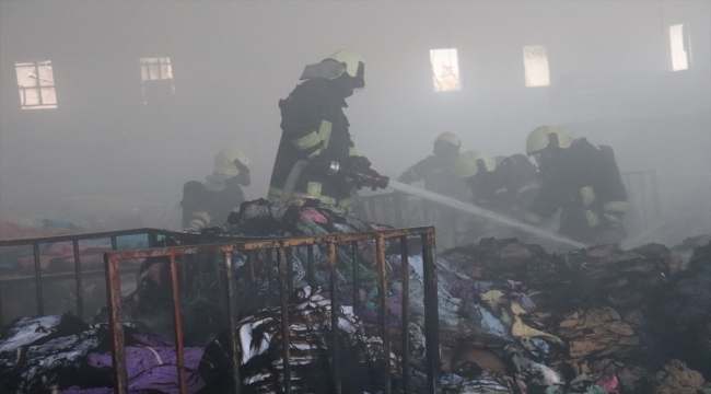 Denizli'de tekstil fabrikasında çıkan yangın söndürüldü