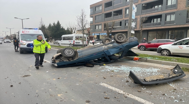 Düzce'de devrilen otomobildeki 5 kişi yaralandı