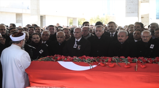 Eski CHP Genel Başkanı ve Antalya Milletvekili Baykal için Ahmet Hamdi Akseki Camisi'nde tören düzenlendi