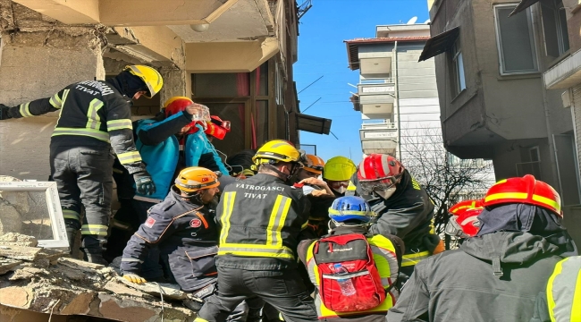 Hatay'da 40 yaşındaki kadın depremden 80 saat sonra kurtarıldı