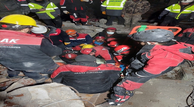 Hatay'da Akademi Arama Kurtarma Ekibi enkazdan 13 kişiyi kurtardı