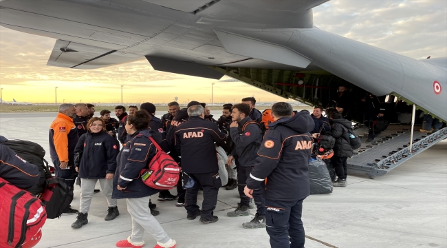 Hatay'da görevli AFAD ekipleri askeri uçaklarla İstanbul'a geldi