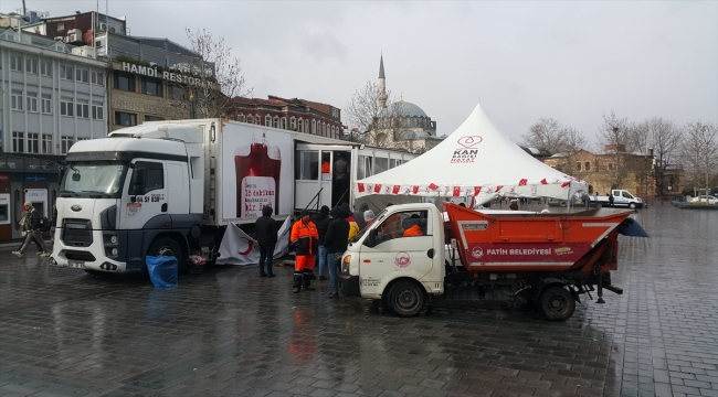 İstanbul'da deprem bölgesi için kan bağışı seferberliği sürüyor