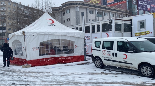 Kırşehir'de Türk Kızılayın kan bağışı tırında yoğunluk yaşandı