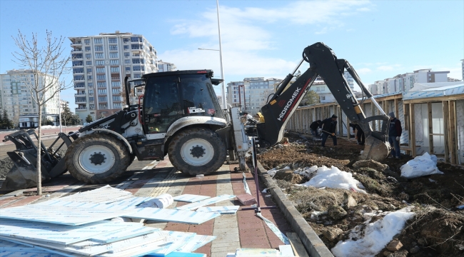 Malatya'da iş insanları ve Bursa Yıldırım Belediyesi konteyner kentler kuruyor