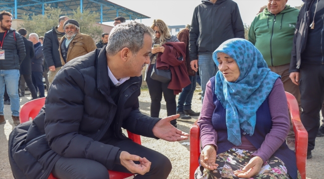 Milli Eğitim Bakanı Özer, İslahiye'de depremzede öğrencileri ziyaret etti