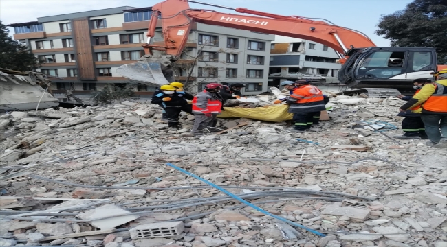 Ortahisar Belediyesi arama kurtarma ekibi 22 kişiyi enkazdan çıkardı