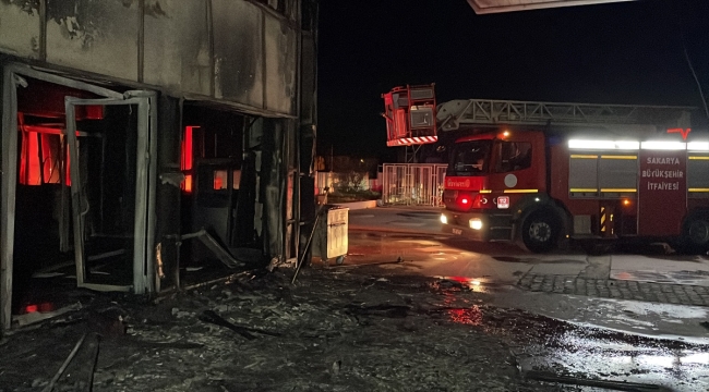 Sakarya'da akaryakıt istasyonunda çıkan yangın söndürüldü