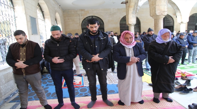 Şanlıurfa'da deprem nedeniyle gıyabi cenaze namazı kılındı