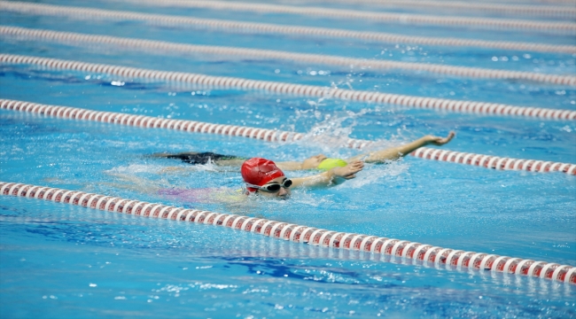 Sosyal hayata adapte olmak için yüzmeye başlayıp sporcu oldular