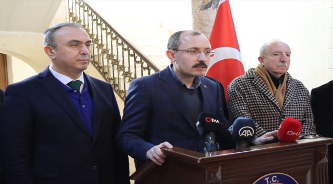 Ticaret Bakanı Muş, Kilis'te depreme ilişkin açıklamalarda bulundu