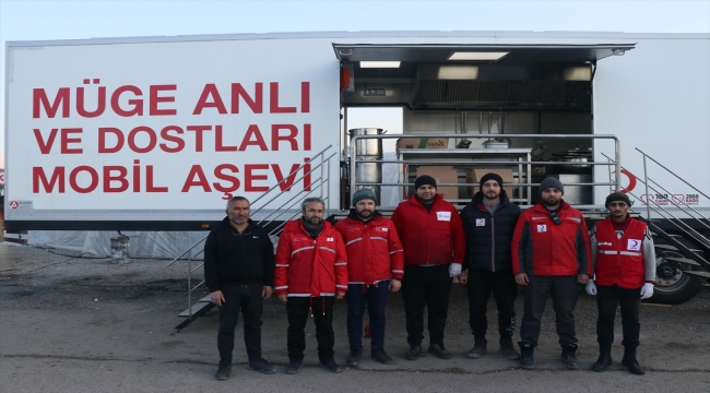 Türk Kızılay, Elbistan'da günlük 100 bin porsiyon yemek çıkarıyor