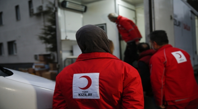 Türk Kızılayın birinci basamak sağlık hizmeti verecek araçları deprem bölgesine gitti