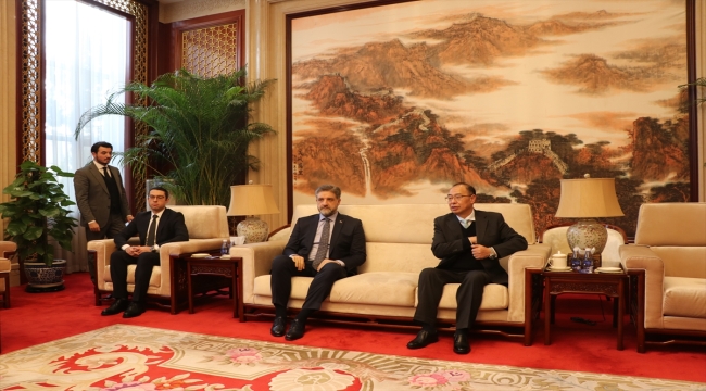 Türkiye'nin Pekin Büyükelçisi Önen'den Çinli kurtarma ekibine teşekkür