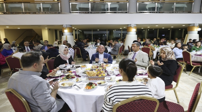 Adalet Bakanı Bozdağ, depremzedelerle iftar yaptı